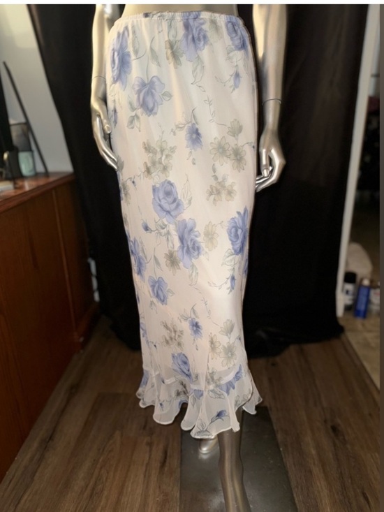Dresses & Skirts - Floral Blue and White Ruffled Hem Skirt